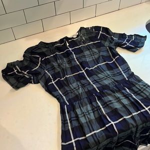 Speechless women’s plaid navy and green dress. High neck with ruffle sleeves L
